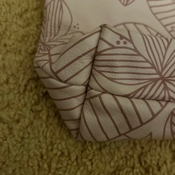 Umbrella Collective Jana Lam Hawaii printed leather crossbody - Picture 5 of 12